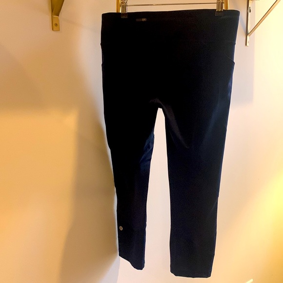 Lululemon nearly new capri leggings navy blue size 8 - Picture 3 of 7